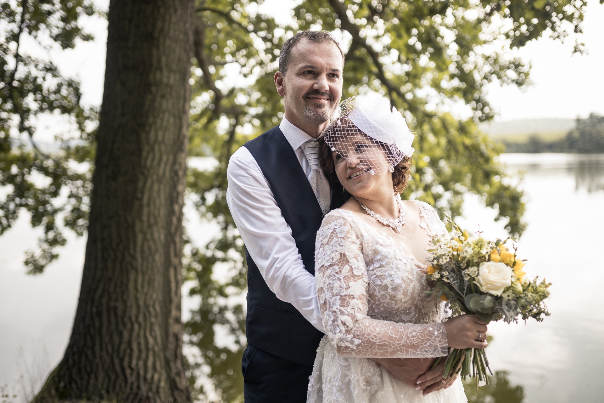 fotografování svatby v Příbrami - házení kytky