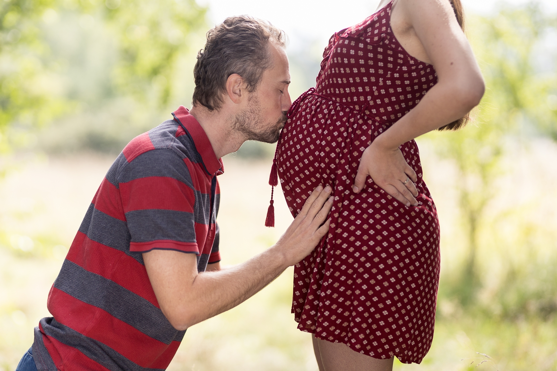 Těhotenské fotografování párů bříško