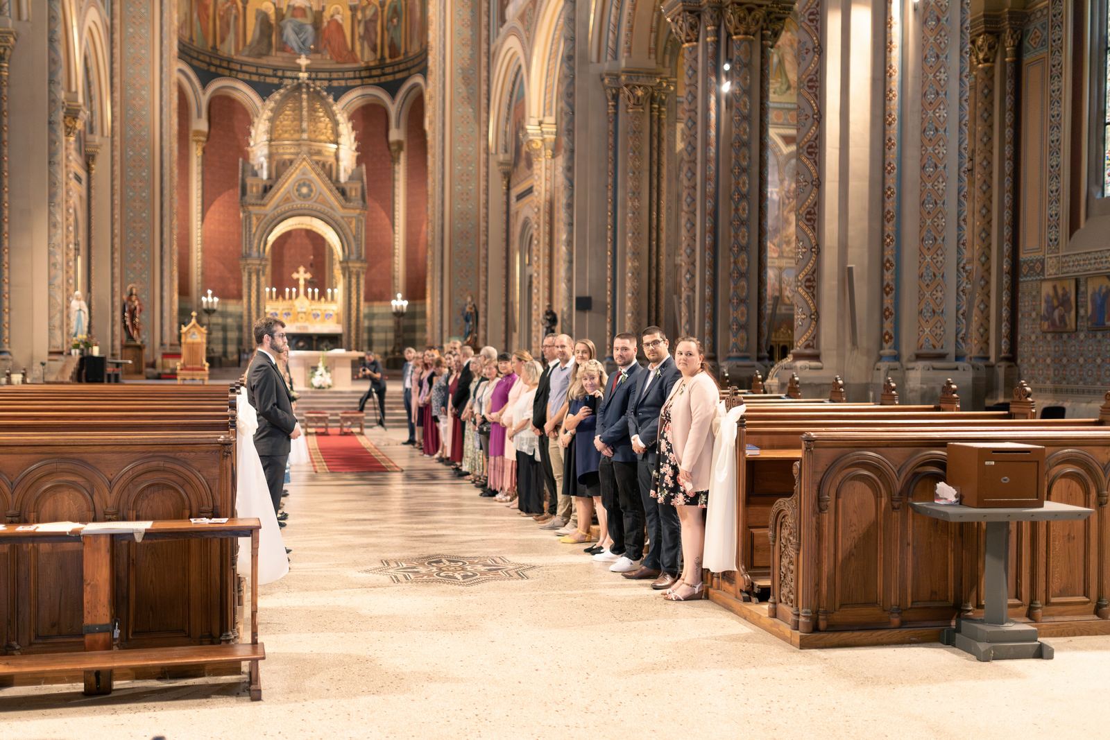 Svatební fotky Praha - čekání na ženicha a nevěstu