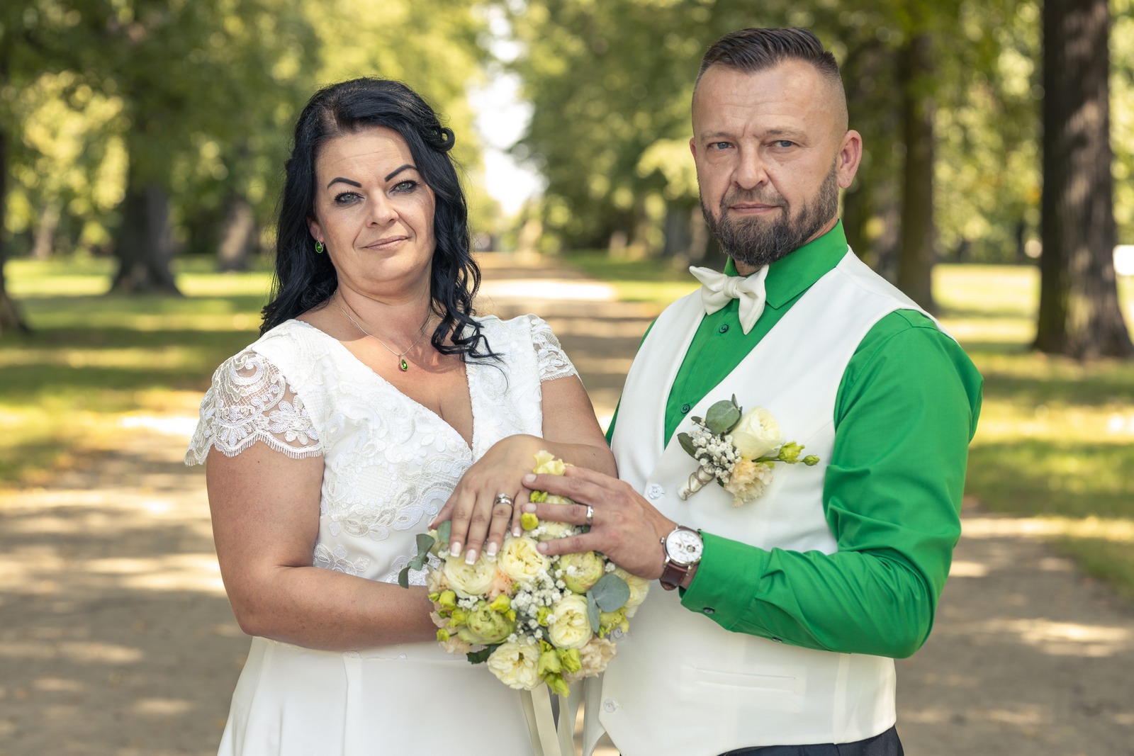 Svatba v Zámeckém parku v Hořovicích - ženich s nevěstou