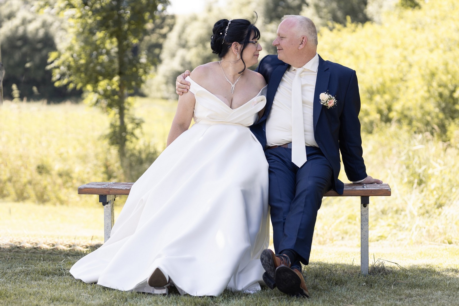 Svatba Hostinec u Vrbů ve Stašově, Hořovice ženich a nevěsta na lavičce