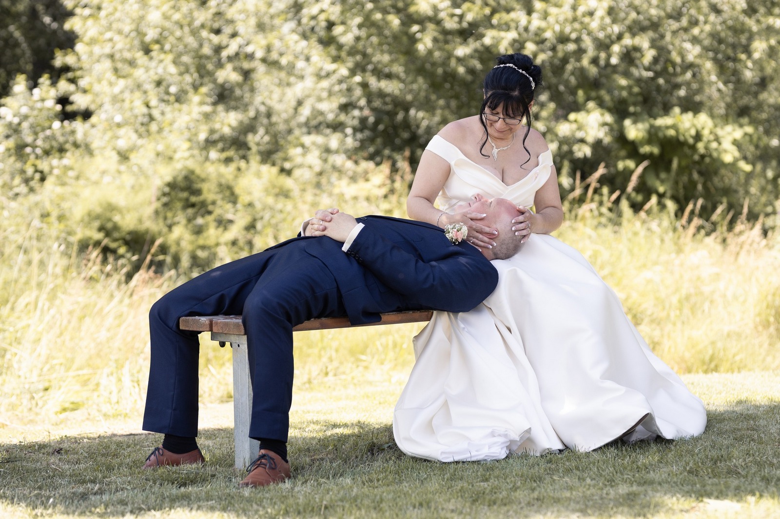 Svatba Hostinec u Vrbů ve Stašově, Hořovice ženich a nevěsta na lavičce