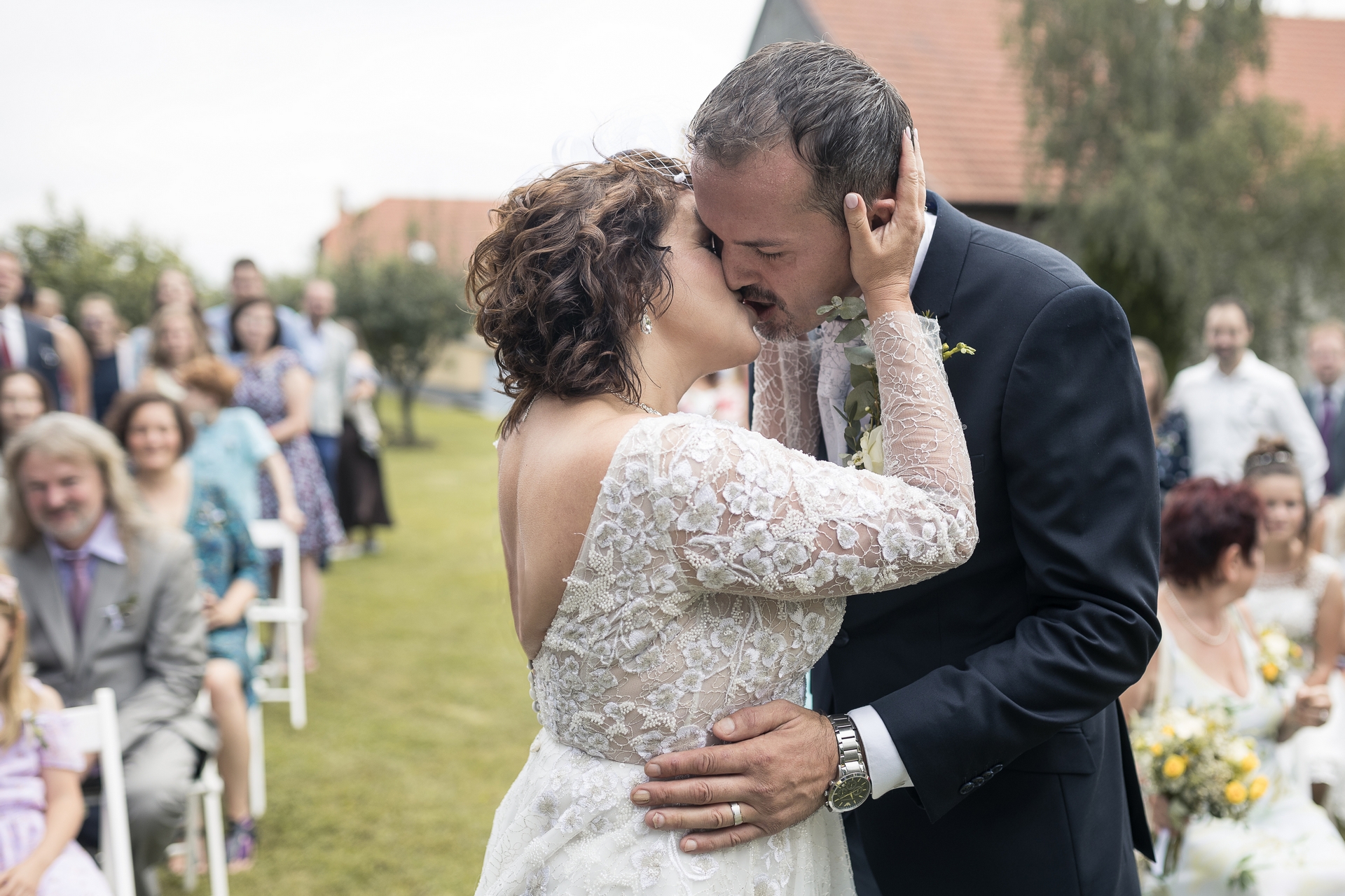 Svatba na Statku ve Svatém Poli - první novomanželský polibek